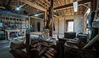 24352 State Highway Ee, Aurora, MO 65605