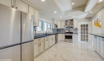 1838 N Windsor Dr, Arlington Heights, IL 60004