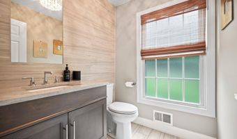 2 Independence Dr, Aberdeen, NJ 07747