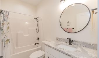 1018 Emerald Hills Dr, Arnolds Park, IA 51331