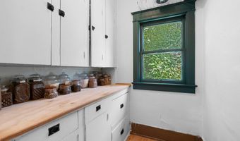 1025 S LAWE St, Appleton, WI 54915