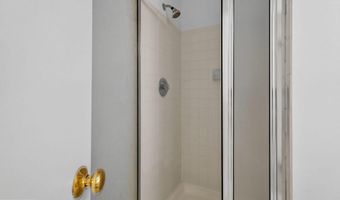 6017- F CURTIER Dr F, Alexandria, VA 22310