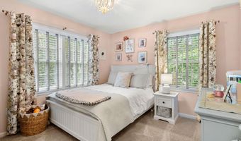 9 Cherry Ln, Bedford, NH 03110