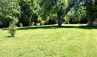 904 S Oak Ridge Dr, Aurora, MO 65605