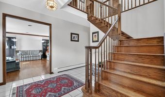 6 Amanda Ct, Airmont, NY 10952