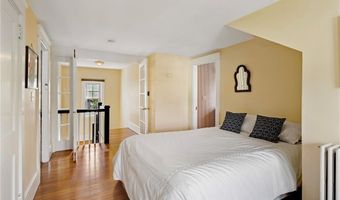 27 Cranston Ave, Newport, RI 02840