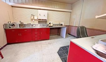 390 N Broadway St, Blackfoot, ID 83221