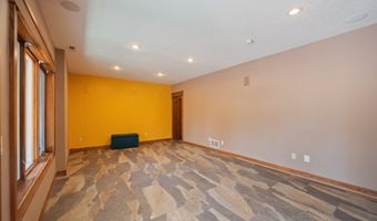 923 S 10th St, Adel, IA 50003
