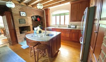 199 Main St, Belfast, ME 04915