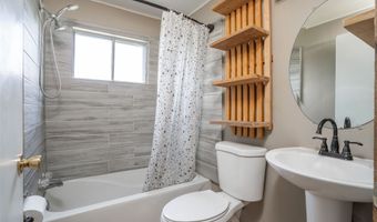 3650 NE 54th Pl, Des Moines, IA 50317