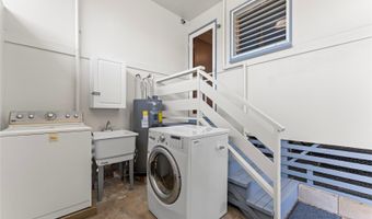 2915 Koali Rd C, Honolulu, HI 96826