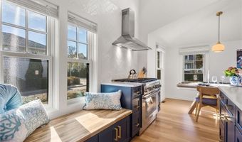 14 Robinson St, Narragansett, RI 02882