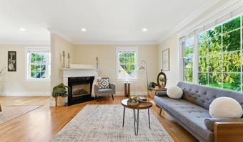 582 Trapelo Rd 582, Belmont, MA 02478
