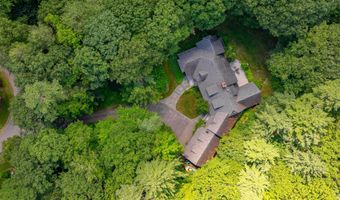 9 Scitterygussett Dr, Falmouth, ME 04105