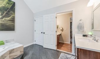 43799 ABBOTT Pl, Ashburn, VA 20147