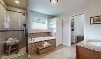 2461 Woodridge Dr, Decatur, GA 30033