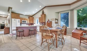 211 Emerald Meadows Dr, Arnolds Park, IA 51331