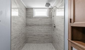 132 Maple Ave, Middletown, RI 02842