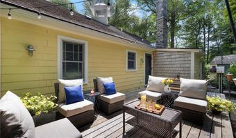 96 Steamboat St, Jamestown, RI 02835