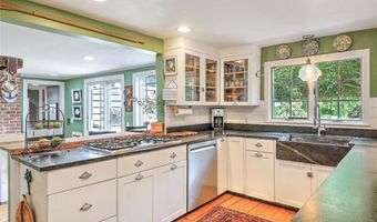 44 Washington Rd, Barrington, RI 02806