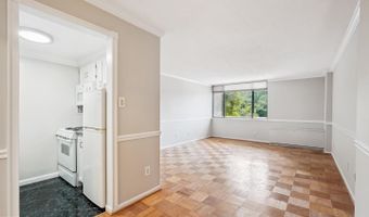 118 MONROE St #211, Rockville, MD 20850