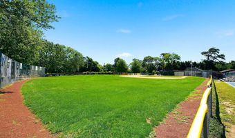 81 Elm St, Beachwood, NJ 08722
