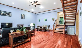 4406 ROUNDHILL Rd, Alexandria, VA 22310