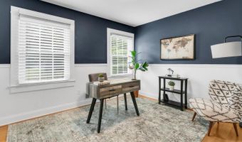 19 Stanley Ln, Middletown, NJ 07748