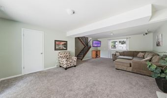 2 Melissa Ct, Albany, NY 12205
