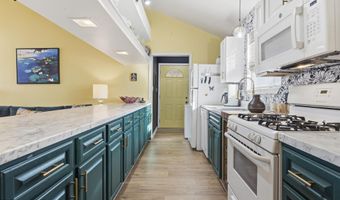 128 Lee St, Biloxi, MS 39530