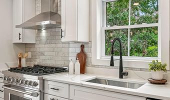 3801 LORCOM Ln N, Arlington, VA 22207