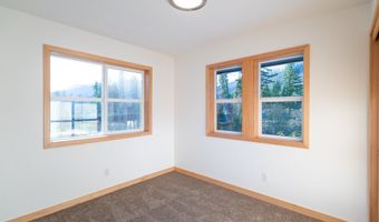 51680 Rose St, Blue River, OR 97413