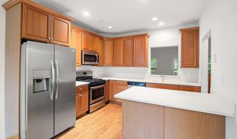 39 W Aspen Way, Aberdeen, NJ 07747