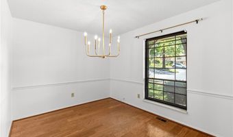 2332 Hidden Meadow Ln, Ballwin, MO 63021