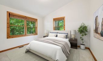 723 N River Rd, Algonquin, IL 60102