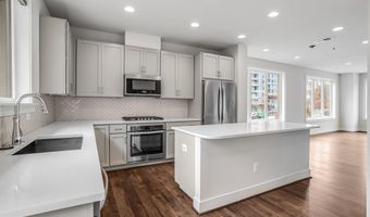 6940 ROCKLEDGE Dr, Bethesda, MD 20817