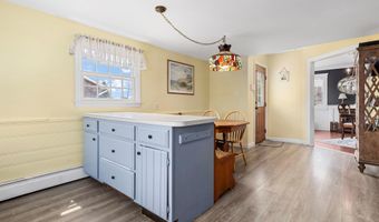 25 Meadow Ln, Amityville, NY 11701
