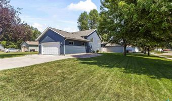 112 W River Oak Ct, Brandon, SD 57005