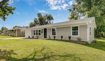 116 E Hadley St, Aurora, MO 65605