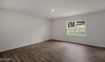 1052 Misty Creek Dr, Aberdeen, NC 28315