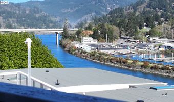 222 DEL NORTE Ln 8, Brookings, OR 97415