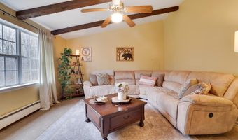 299 Scenic Dr, Blakeslee, PA 18610