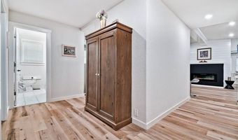 2 Purfleet Dr, Bella Vista, AR 72715