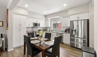 225 Royal Gln Unit #410, Escondido, CA 92025