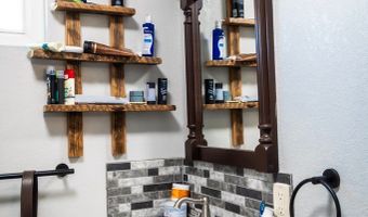 1511 Live Oak Ln, Andrews, TX 79714