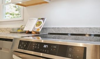 3 N Ridge Rd, Livingston, NJ 07039