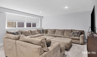 5220 Canyon River Dr NE, Ada, MI 49301
