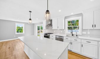 8 Country Ln, Billerica, MA 01821