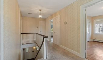 20 Drowne Pkwy, East Providence, RI 02916