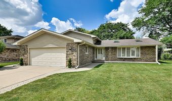 2360 N Drury Ln, Arlington Heights, IL 60004
